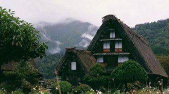 Menyibak Keelokan Rumah Gassho-Zukuri di Desa Shirakawa-go Jepang