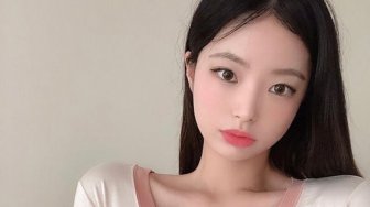 Jadi Model Online Shop, Wanita Ini Mirip Banget Sama Jennie BLACKPINK