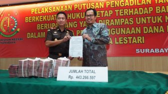 Kejari Surabaya Kembalikan Uang Hasil Rampasan Korupsi ke LPDB