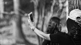 Asyik Selfie, Remaja Ini Meninggal Dunia Usai Terjatuh dari Tebing