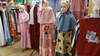 Baju Gamis Anak-Anak L.O.L Jadi Tren di Lebaran Tahun Ini