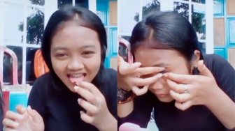 Tak Pake Cairan Khusus, Gadis Ini  Pake Air Ludahnya Untuk Pasang Softlens