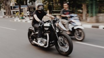 Minta Edit Foto saat Naik Motor ke Warganet, Alitt Susanto Malah Dikerjai