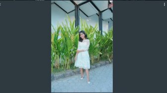 Minta Edit Foto Biar Nggak Jomblo, Cewek Cantik Ini Malah Dikerjai Warganet