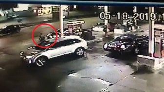 Pencuri Mobil Terekam CCTV, Lancarkan Aksinya Secepat Kilat