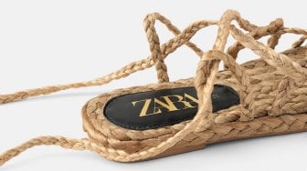 Zara Jualan Sandal Tradisional Jepang, Harganya Jadi Sangat Mahal