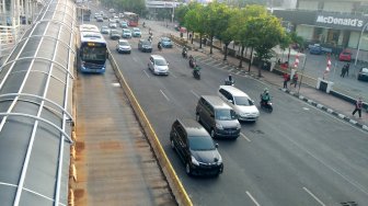 Suasana di Jalan MH Thamrin, Jakarta, Selasa (28/5). [Suara.com/Oke Atmaja]