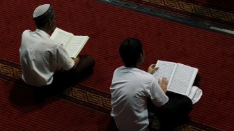 Berdiam Diri di Masjid Untuk Mendapatkan Malam Lailatul Qadar, Ini Pengertian, Rukun, Tata Cara dan Niat Itikaf