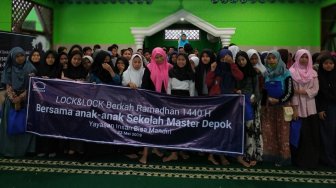 Berkah Ramadan, Anak-Anak Sekolas Master Depok Dapat Beasiswa Pendidikan