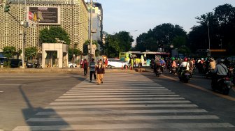 Suasana di Jalan MH Thamrin, Jakarta, Selasa (28/5). [Suara.com/Oke Atmaja]