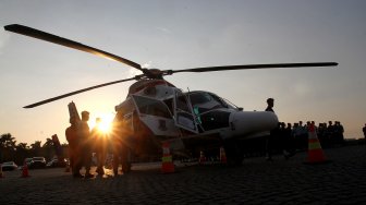 Anggota Polri dan TNI mengikuti Apel Operasi Ketupat di Silang Monas, Jakarta, Selasa (28/5). [Suara.com/Arief Hermawan P]