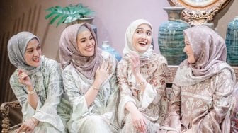 Shandy Aulia Berhijab, Busana Wearing Klamby yang Dipakai Jadi Sorotan