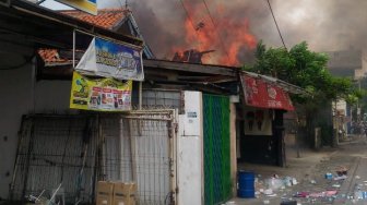 Satu Rumah Makan Ludes Terbakar di Depok