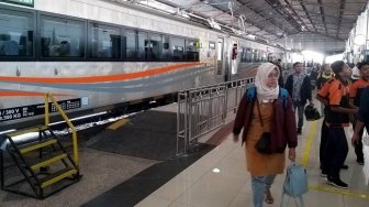 Rangkaian KA Wijayakusuma Anjlok, 25 Kereta Telat Hingga Ratusan Menit