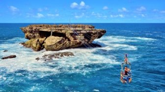 Kunjungan Turis Mancanegara di Pantai Timang Gunungkidul Anjlok 50 Persen