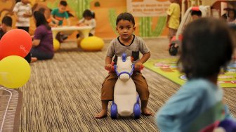 Sejumlah anak mengunjungi arena kids area di Jakarta Fair 2019, JiExpo Kemayoran, Jakarta, Kamis (30/5). [Suara.com/Muhaimin A Untung]