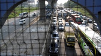 Begini Suasana Rekayasa Contra Flow di Tol Jakarta-Cikampek