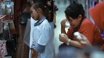 Anak Yatim Ini Pertama Kali Beli Baju Lebaran, Karyawan Mal Sampai Nangis