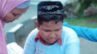 Pertama Kali Masuk Mal dan Beli Baju Lebaran, Anak Yatim Menangis Haru