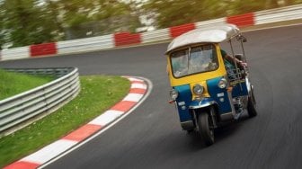 Uji Nyali, Bajaj Thailand Mengaspal di Sirkuit Nurburgring