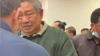 Potret SBY Menangis Sesaat Setelah Ibu Ani Yudhoyono Meninggal Dunia