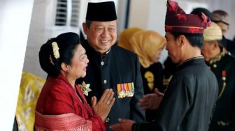 Jokowi Ultah, Partai Demokrat Pajang Foto SBY - Jokowi Berpelukan