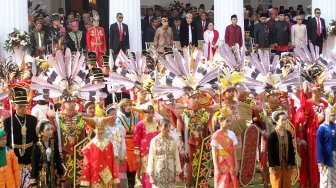 Presiden Joko Widodo saat hadir dalam upacara peringatan hari lahir Pancasila di halaman Gedung Pancasila, Kementerian Luar Negeri, Jakarta, Sabtu (1/6).[Suara.com/Arief Hermawan P]