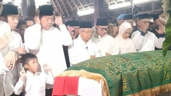 Maruf Amin Pimpin Salat Jenazah Ani Yudhoyono