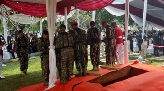 LIVE: Prosesi Pemakaman Mendiang Ani Yudhoyono di TMP Kalibata