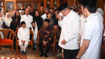 Detik-detik Air Mata SBY dan Bu Ani Menyatu di Akhir Waktu