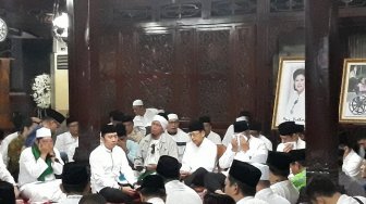 SBY, Ibas, dan AHY, Menangis saat Tahlilan Hari Ketiga Ani Yudhoyono