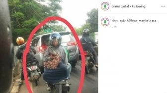 Bonceng dengan Cara Ekstrem, Tingkah Cewek Ini Panen Ejekan