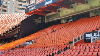 Bikin Mewek, Ini Kisah Haru di Balik Sosok Hitam di Stadion Valencia