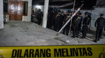 Penggeledahan Rumah Pelaku Peledakan Pospam Kartasura