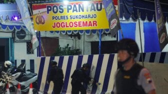 Kondisi tempat kejadian perkara ledakan di Pospam Tugu Kartasura, Sukoharjo, Jawa Tengah, Selasa (4/6/). [ANTARA FOTO/Aloysius Jarot Nugroho]