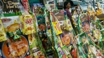 Penjual parsel di kawasan Cikini, Jakarta, Senin (4/5).[Suara.com/Muhaimin A Untung]