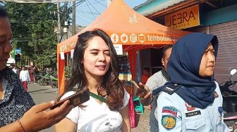 Vanessa Angel Nangis Melihat Dua Mucikarinya Bebas Dari Tahanan