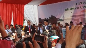 Rakyat Membludak, Jokowi Keluar Istana untuk Lebaran di Monas