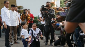 Lucunya Jan Ethes Saat Temani Jokowi Berlibur di Yogyakarta