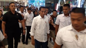 Kunjungi Yogyakarta, Jokowi Sempatkan Diri Belanja di Malioboro Mall