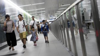 Ingat, Nongkrong Santai di Lantai Stasiun MRT Kena Denda Rp 500 Ribu