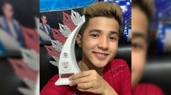 Momen Jirayut Menang Awards Host Terfavorit! 