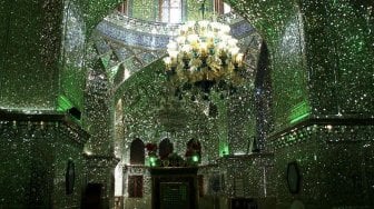 Pesona Atraksi Sejuta Bintang di Masjid Shah Cheragh Iran