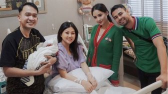 Jenguk Istri Ruben Onsu di Singapura, Raffi Ahmad Banyak Bertemu Artis