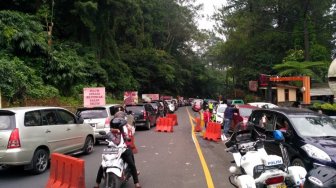 Ribuan Pemudik Berjam-jam Terjebak Macet di Kawasan Puncak - Cipanas