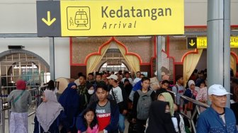 Bawa Terasi, Kerupuk sampai Gula Batu, Pemudik Kembali ke Jakarta