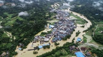 Diterjang Hujan Badai, Ribuan Warga China Terjebak, 5 Tewas