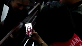 Tunggu Giliran Sidang, Vanessa Angel Bermain Face Filter Instagram