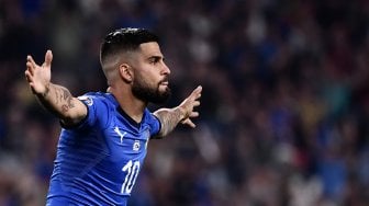 Pemain depan Italia Lorenzo Insigne merayakan golnya setelah mencetak gol ke gawang Bosnia-Herzegovia selama pertandingan sepak bola kualifikasi UEFA Euro 2020 antara Italia melawan Bosnia Herzegovina di Stadion Allianz, Turin, Italia, Rabu (12/6) dini hari WIB. [MARCO BERTORELLO / AFP]