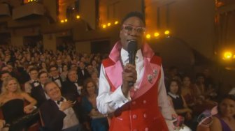 Datang ke Tony Awards 2019 Pakai Gaun Pink, Gaya Billy Porter Ini Nyentrik Abis